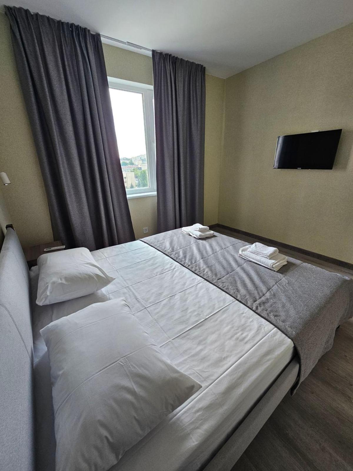 Mansarda Iris Hotel Kiev Bagian luar foto
