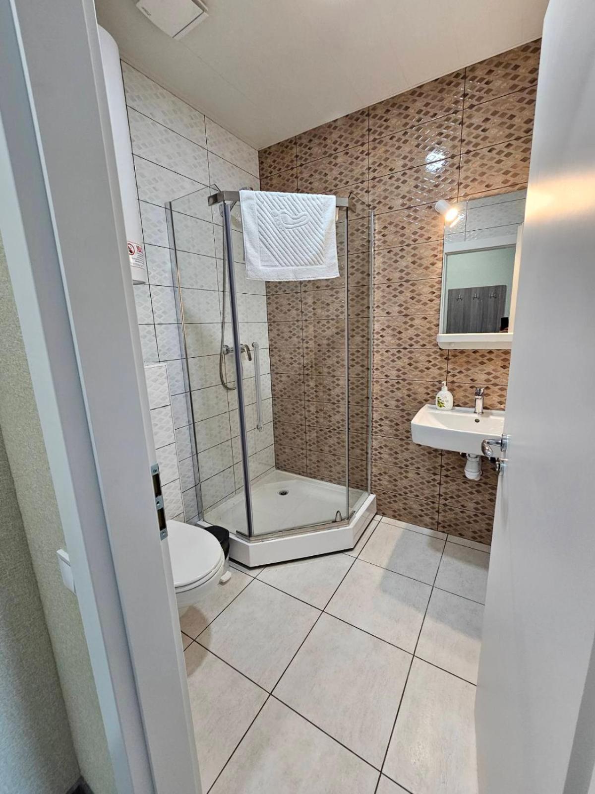 Mansarda Iris Hotel Kiev Bagian luar foto