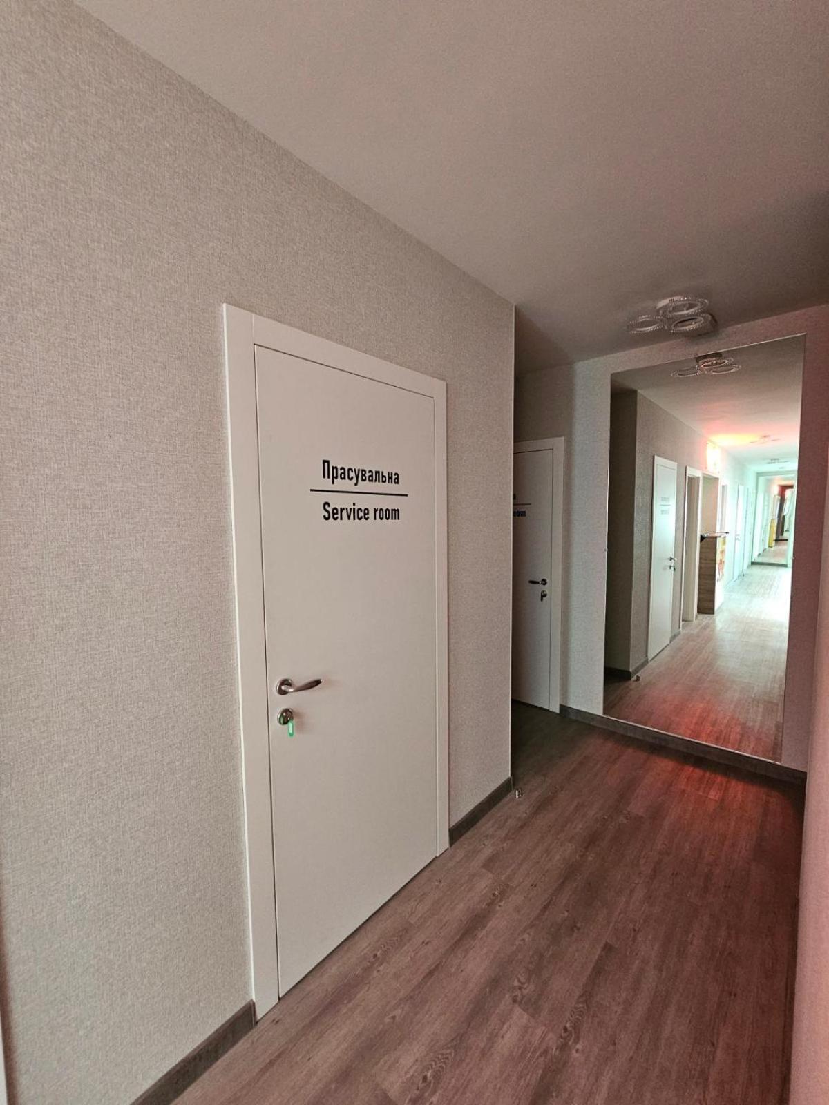 Mansarda Iris Hotel Kiev Bagian luar foto