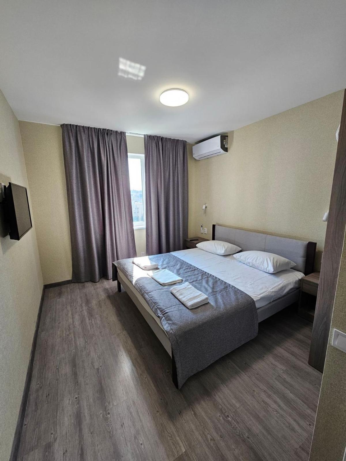 Mansarda Iris Hotel Kiev Bagian luar foto