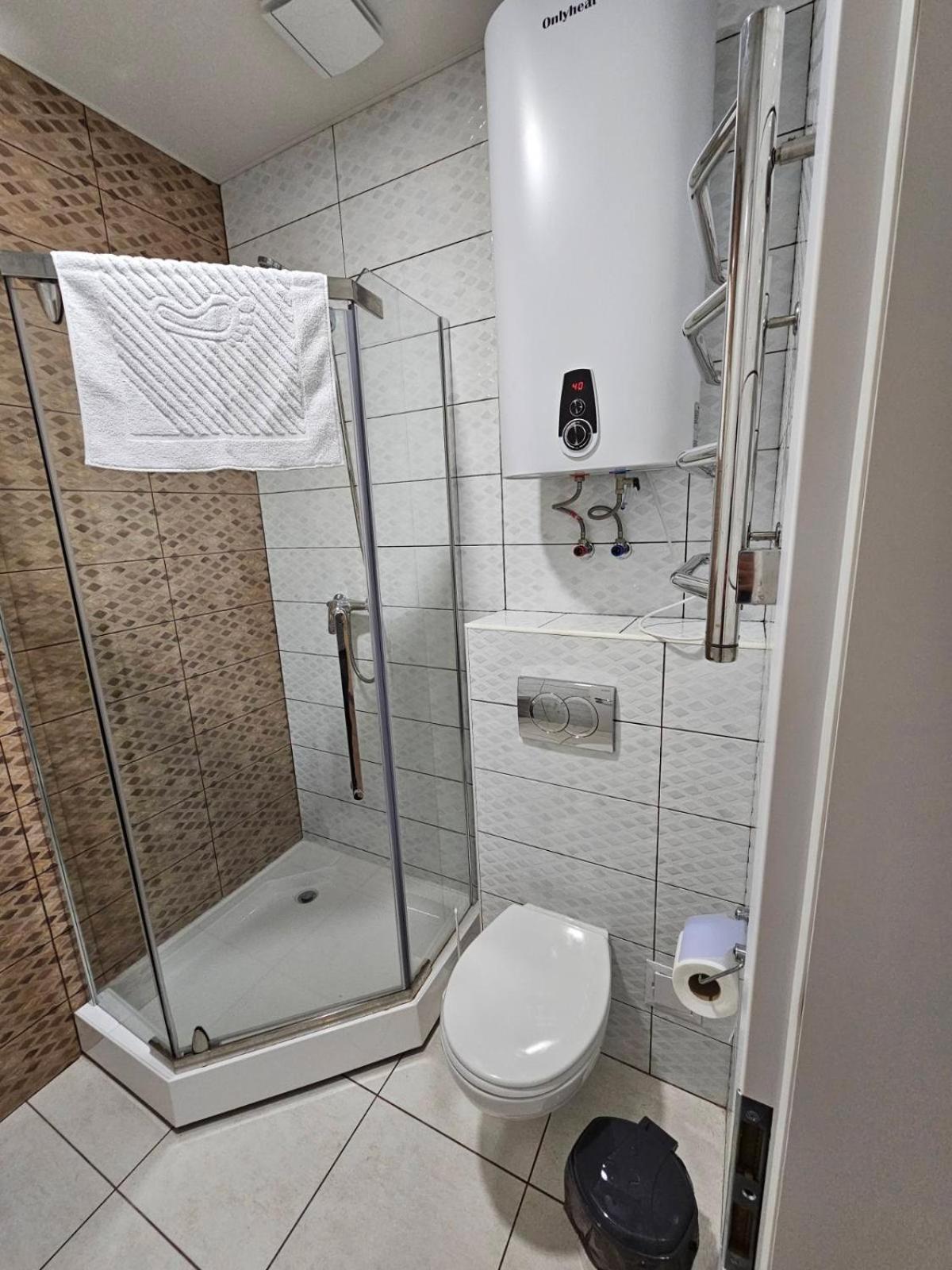 Mansarda Iris Hotel Kiev Bagian luar foto