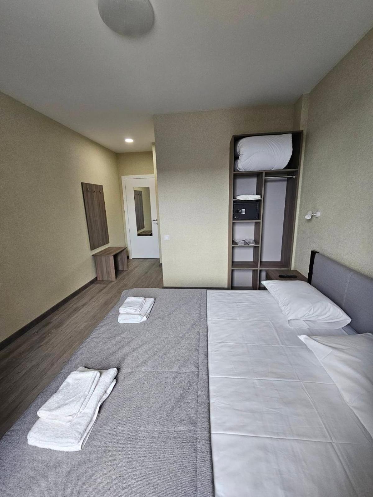 Mansarda Iris Hotel Kiev Bagian luar foto