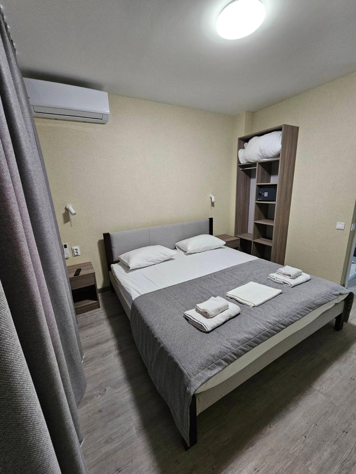 Mansarda Iris Hotel Kiev Bagian luar foto